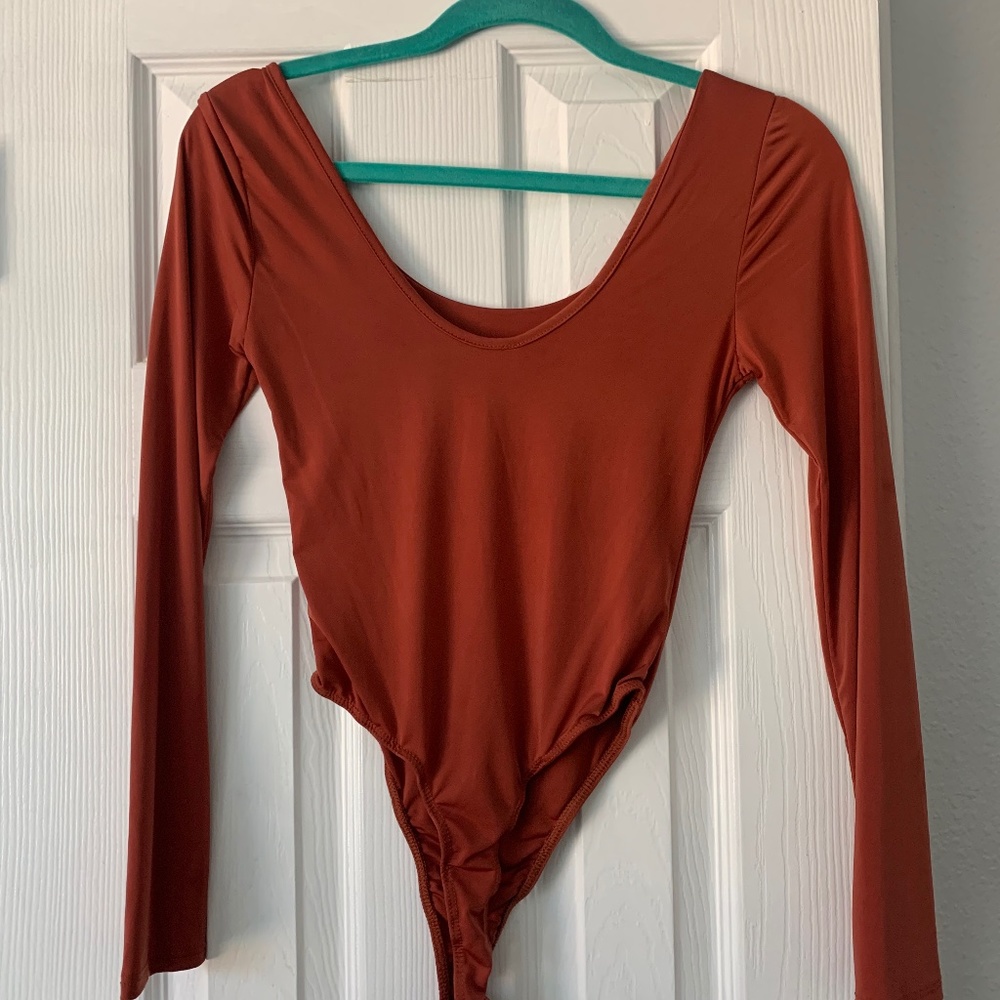 Seamless low back bodysuit